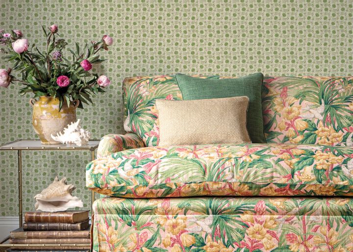 Floraページ Flora Wallpaper in Indigo by GP & J Baker | Jane Clayton