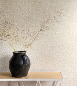 Medina Wallpaper by Cole & Son Pearl/Parchment