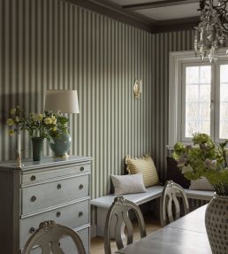 Eleonora Wallpaper by Borastapeter Meadow