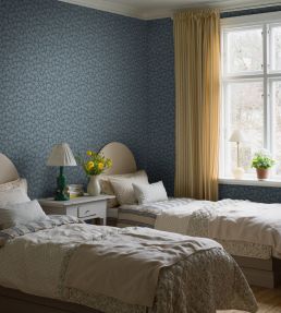 Hagtorn Wallpaper by Borastapeter Berry