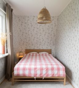 Iris Wallpaper by Sandberg Powder Pink