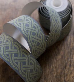 Limerick Wallpaper by Langelid Von Bromssen Ivy Green