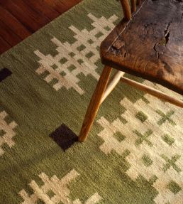 Layered Morrisstudio Ryg Runner rug Bardsey Green MSRYBG75240 Bardsey Green