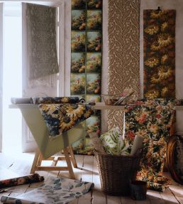Regale Wallpaper by Clarke & Clarke Ivory/Mocha