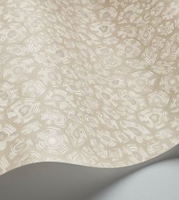 Savanna Shell Wallpaper by Cole & Son Parchment Linen & Metallic Gilver
