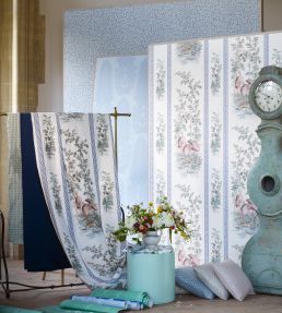 Storks & Thrushes Wallpaper by Zoffany Tuscan Pink / Cobalt