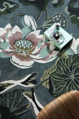 Wedgwood Waterlily rug Midnight Pond 38608-120180-US Midnight Pond