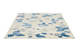 Wedgwood Wild Strawberry rug Cream 38108-120180 Cream
