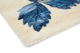 Wedgwood Wild Strawberry rug Cream 38108-120180 Cream