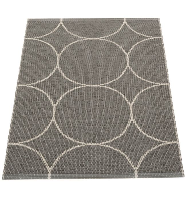 Pappelina Boo rug Charcoal/Linen BOO9A1827 Charcoal/Linen
