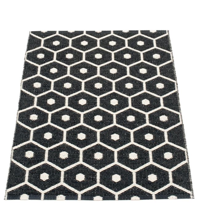 Pappelina Honey rug Black/Vanilla HOX716 Black/Vanilla