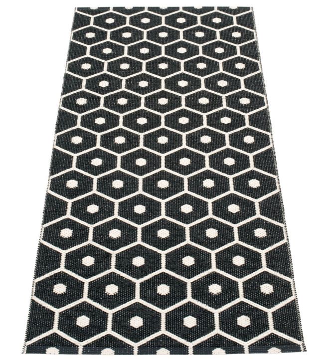 Pappelina Honey Runner rug Black/Vanilla HOX722 Black/Vanilla