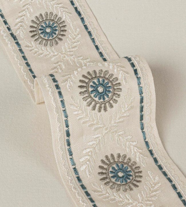 Rosario Braid Trimming by Colefax and Fowler Ivory