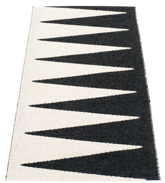 Pappelina Vivi rug Black/Vanilla VVX715 Black/Vanilla