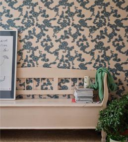 Adelaide Wallpaper by Farrow & Ball Setting Plaster / Down Pipe