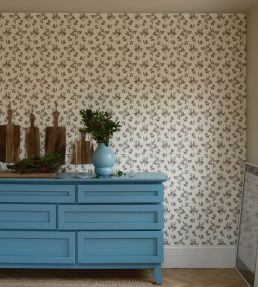 Auguste Wallpaper by Farrow & Ball White Tie / Treron