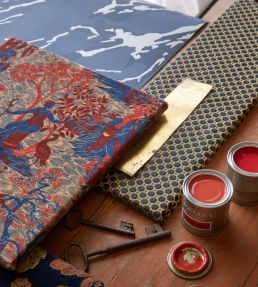 French Marble Wallpaper by Zoffany Empire Grey / Perfect White