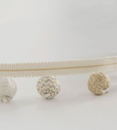 Trianon Bauble Trimming by Nina Campbell BEIGE/IVORY Trianon Bauble Trimming by Nina Campbell BEIGE/IVORY