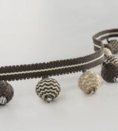 Trianon Bauble Trimming by Nina Campbell BITTER CHOCOLATE/IVORY Trianon Bauble Trimming by Nina Campbell BITTER CHOCOLATE/IVORY