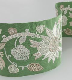 Trianon Floral Trimming by Nina Campbell FLORAL GREEN/CREAM/IVORY Trianon Floral Trimming by Nina Campbell FLORAL GREEN/CREAM/IVORY