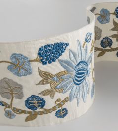 Trianon Floral Trimming by Nina Campbell FLORAL BEIGE/BLUE/IVORY Trianon Floral Trimming by Nina Campbell FLORAL BEIGE/BLUE/IVORY