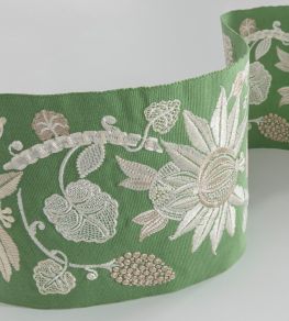 Trianon Floral Trimming by Nina Campbell FLORAL GREEN/CREAM/IVORY Trianon Floral Trimming by Nina Campbell FLORAL GREEN/CREAM/IVORY