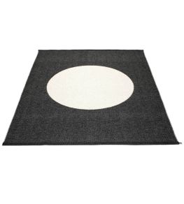 Vera One Rug by Pappelina Black/Vanilla