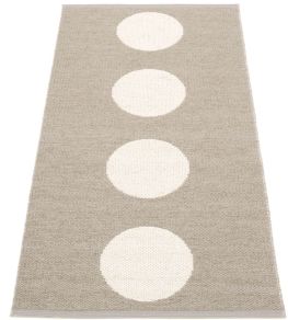 Vera Rug by Pappelina Mud/Vanilla Vera Rug by Pappelina Mud/Vanilla